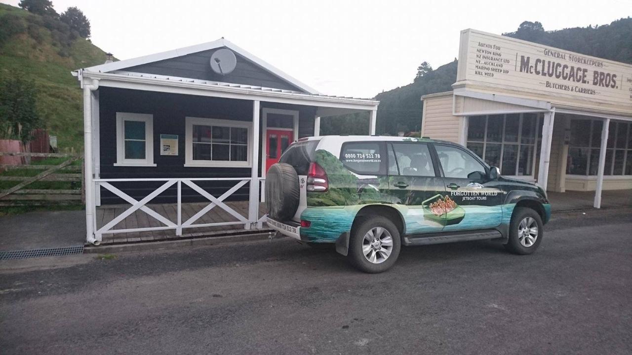 Whanga Butcher Shop Whangamomona Exteriör bild